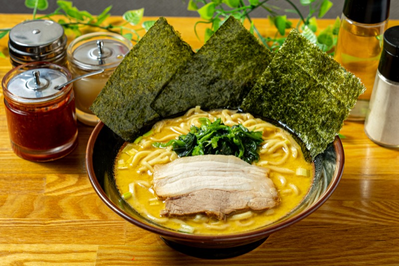 横浜家系ラーメンぎん家名古屋駅西口店のラーメン